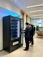 Distributeur automatique intelligent de snacks et de boissons LE220G avec système de paiement optionnel et sélection par clavier