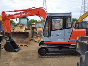 Mini-excavatrice sur chenilles Hitachi EX60-1 d'occasion en bon état, capacité de la benne de 0,8 m³ - Product Image 2