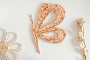 Artículos de decoración de bambú de ratán de mariposa y flores - Product Image 3