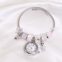 Jam Tangan Gelang Terbuka Model Cuff Bangle Quartz dengan Liontin Bunga Berhias Manik-Manik untuk Wanita, Jam Tangan Pasangan dari Baja Anti Karat, Perhiasan Jam Tangan Grosir
