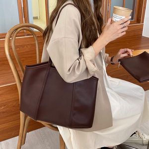 กระเป๋าโท้ท กระเป๋าสะพายไหล่หนัง PU นุ่ม ความจุขนาดใหญ่ ใช้ได้ทุกวัน สีทึบ หัวเข็มขัดแม่เหล็ก ฤดูใบไม้ผลิ 2023 - Product Image 2