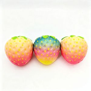Pelota antiestrés de PU con diseño de fresa para descompresión, juguete de rebote rápido con forma de cara de perro, ideal para aliviar el estrés. - Product Image 5