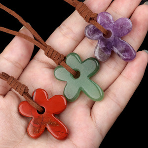 13 colores cristal curativo amatista jaspe rojo <span class=keywords><strong>cuarzo</strong></span> rosa colgante de flor de cinco pétalos llavero de cuero marrón regalo para mujer - Product Image 3