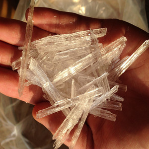 Cristal de mentol l-mentol cápsula de cristal Cas 2216-51-5 hierba cristal drack perfume mentol chapstick perfume químico diario - Product Image 2