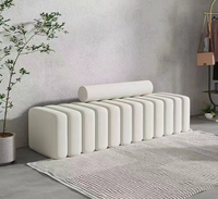 Banc long en tissu moderne et minimaliste, tabouret et pouf élégants pour l'entrée, la chambre à coucher, les magasins de vêtements, pour recevoir des invités