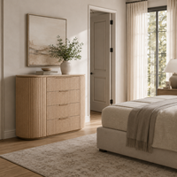 Commode à 5 tiroirs en chêne massif cannelé, style luxe discret et moderne, meuble de rangement haut pour chambre principale, maison moderne