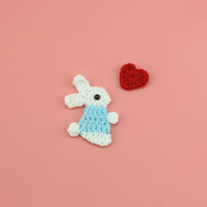 Adorable conejito de ganchillo conejito con amor corazón niño Ropa Accesorios ganchillo parches de animales - Product Image 1