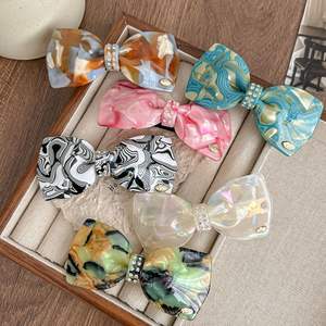 Barrette à cheveux élégante en acétate français de 8,5 cm avec nœud et strass pour filles - Product Image 1