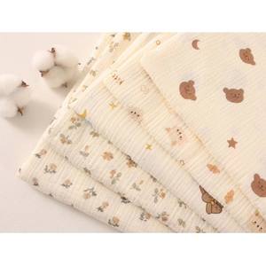 100% <span class=keywords><strong>coton</strong></span> doux 130GSM Double couche tissé impression <span class=keywords><strong>gaze</strong></span> <span class=keywords><strong>de</strong></span> couleur naturelle tissus crêpe musulman pour garçon chemises bébé vêtements - Product Image 1