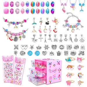 Kit de fabrication de bracelets et bijoux créatifs pour enfants, ensemble de dessin animé fait à la main avec breloque cadeau d'anniversaire surprise pour enfants - Product Image 1