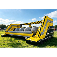 Jeu sportif commercial gonflable Wipeout Big Baller, obstacle de saut avec grande balle