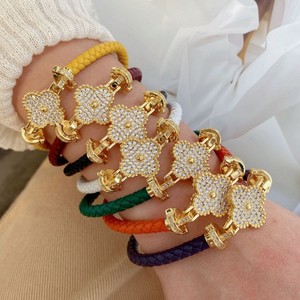 Bracciale in Pelle con Quadrifoglio Placcato Oro 18K in Stile Europeo e Americano, Gioielli all'Ingrosso - Product Image 1