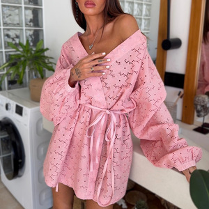 Vestido Kimono Sexy y Chic Rosa con Escote en V, Bordado Calado, Cintura Ajustable, Manga Larga, para Descansar y Uso Casual al Aire Libre - Product Image 2