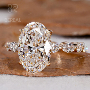 <span class=keywords><strong>Anello</strong></span> <span class=keywords><strong>di</strong></span> <span class=keywords><strong>Fidanzamento</strong></span> <span class=keywords><strong>Solitario</strong></span> Ovale Personalizzato per Donna in Argento Sterling Placcato Oro con Pietra Laterale Coltivata in Laboratorio Certificata IGI HTHP VVS - Product Image 2