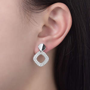 Boucles d'oreilles pendantes unisexes en moissanite, design luxueux, plaqué argent rhodié, vente en gros au kilogramme - Product Image 4