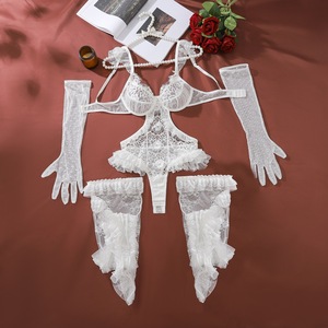 Ensemble de lingerie de mariée en dentelle blanche 3 pièces, body à volants avec gants et bas cuissardes S-L - Product Image 6