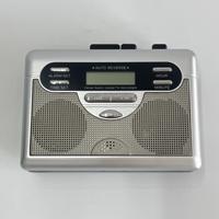 Retro-Taschenkassettendeck, AM/FM-Radio mit LCD-Wecker & Auto-Reverse-Kassettenwiedergabe