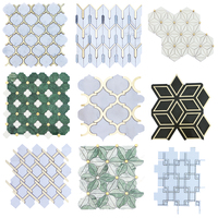 Mosaïque de sol et de mur en marbre blanc triangulaire américain en laiton, mosaïque géométrique en marbre et acier inoxydable