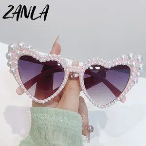 2023 Fashion Cat Eye Love Heart Sunglasses Women Personality Luxury Brand Designer Sun Glasses Pearl Diamond Eyeglasses Uv400