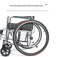 Fauteuil roulant pliant léger de 12,6 kg en acier au carbone électroplaqué, roue pneumatique à rayons de 24 pouces, capacité de charge de 100 kg, avec système de fixation pour accompagnant