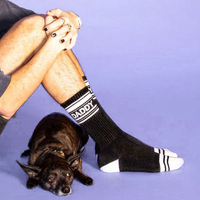 OEM ODM Chaussettes drôles en coton à rayures noires et blanches de haute qualité Chaussettes de sport Jacquard avec logo personnalisé