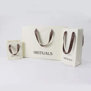 Bolsas de papel de textura premium, múltiples estilos, detalles lujosos, insignias personalizadas, exquisitas bolsas de papel ecológicas. - Product Image 1
