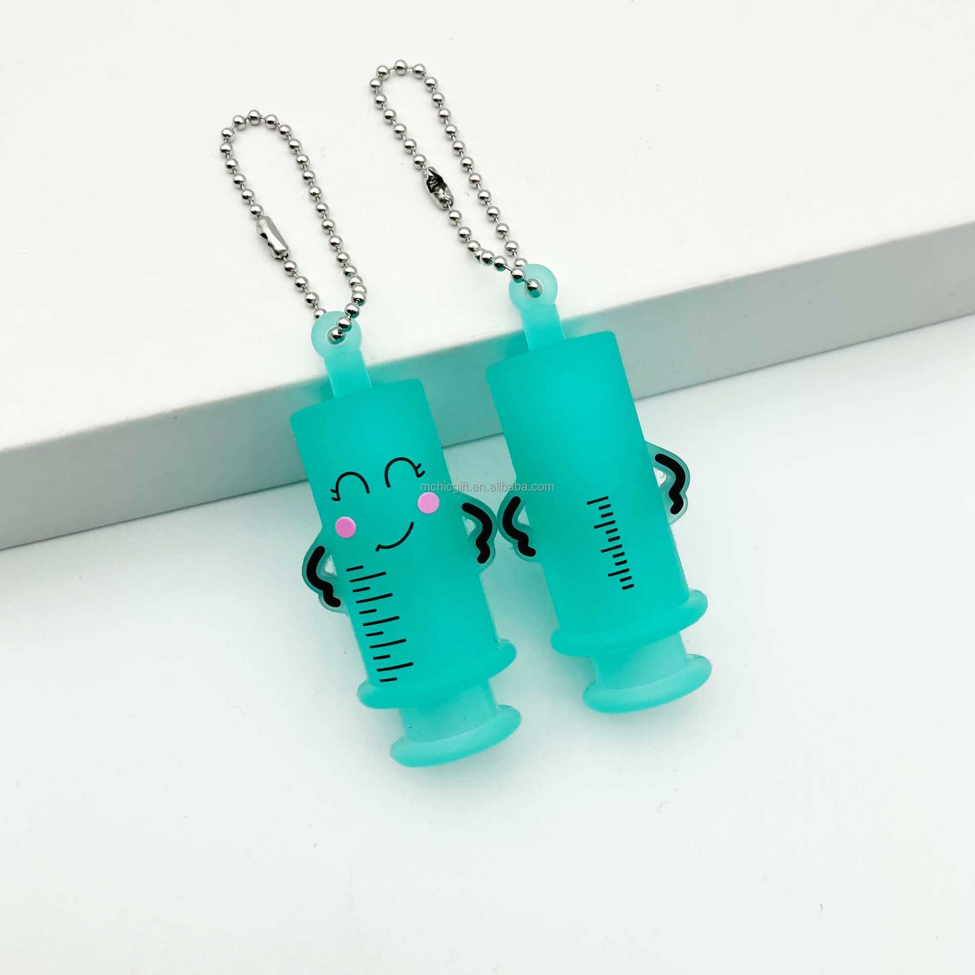 เข็มสีเทอร์ควอยซ์ใส พร้อมสายลูกปัด