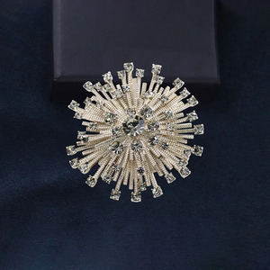 Broche de Girasol de Alta Gama para Mujer, Broche Creativo y Versátil para Suéter, Decoración de Moda, Accesorios de Flor para el Pecho - Product Image 1
