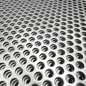 Panneaux en maille métallique perforée en acier inoxydable sur mesure pour la ventilation, la décoration et les protections - Product Image 1