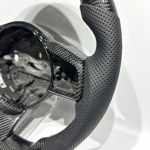 พวงมาลัยสปอร์ตหุ้มด้วยหนังคาร์บอนไฟเบอร์สีดำแบบกำหนดเองเหมาะสำหรับ Jaguar <span class=keywords><strong>XF</strong></span>-Type F-Pace E XE - Product Image 3