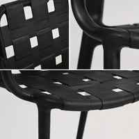 Chaise d'extérieur en plastique PP monobloc robuste et moderne avec accoudoirs, empilable et résistante aux UV, idéale pour les restaurants, jardins et projets.