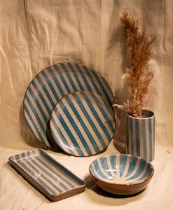 Plato de Gres Cerámico Hecho a Mano, con Rayas Azul Turquesa, Apto para Microondas, para Restaurantes y Hoteles de Lujo - Product Image 1