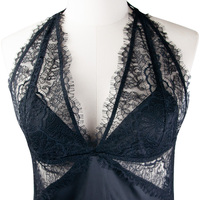Gaun Tidur Wanita Seksi Hitam Satin Berenda Halter Kerah V Dalam Panjang dengan Bra Terpadu Model Twist Knot Lingerie Elegan
