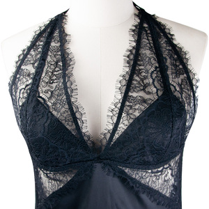 <span class=keywords><strong>Camicia</strong></span> <span class=keywords><strong>da</strong></span> <span class=keywords><strong>notte</strong></span> lunga <span class=keywords><strong>da</strong></span> donna sexy in raso nero con pizzo, scollo a V profondo, reggiseno integrato e nodo a torsione, lingerie elegante - Product Image 2