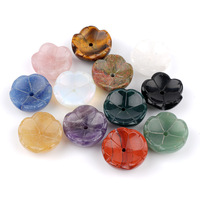 Porte-encens et brûleur en cristal fait main avec un design de fleurs sculptées en forme de pyramide pour le yoga, la méditation et la décoration de la maison
