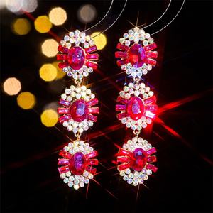 Pendientes Largos de Diseño Floral Geométrico de Moda en Aleación de Cobre con Cristales de Estrás para Mujer, Ideales para Aniversario - Product Image 3