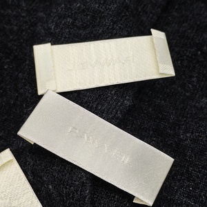 Étiquette en <span class=keywords><strong>tissu</strong></span> de coton personnalisée de luxe à pliage final, en rouleau, écologique, avec logo de marque privée, en damassé haute densité, tissée pour couture de col - Product Image 5
