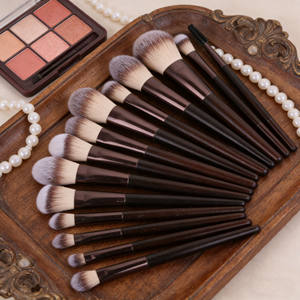 Juego de 4 <span class=keywords><strong>brochas</strong></span> de <span class=keywords><strong>maquillaje</strong></span>, <span class=keywords><strong>brochas</strong></span> suaves para base, colorete, sombra de ojos y corrector, herramienta cosmética portátil para mujeres, <span class=keywords><strong>uso</strong></span> diario y de viaje - Product Image 5