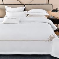 Ensemble de literie en coton OEM ODM avec bordure d'angle brodée or, doux et respirant, pour hôtel