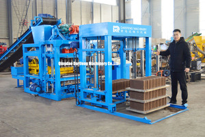 Machine à fabriquer des blocs creux en béton de <span class=keywords><strong>ciment</strong></span> africain QT4-25, machine à briques à haut rendement - Product Image 3