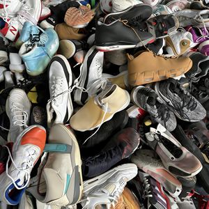 Chaussures d'occasion S4 en gros, chaussures de seconde main pour hommes, chaussures de basketball internationales, chaussures de sport pour hommes de classe A - Product Image 5