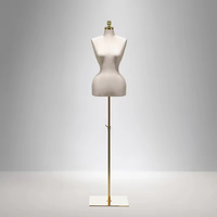 Mannequin féminin demi-corps Pinnacle, modèle sexy BBL, hanches et poitrine généreuses, en fibre de verre, avec support doré, taille curvy