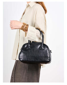 Nouveau sac bandoulière rouge polyvalent et mignon pour femme en cuir véritable, design niche en forme de coussin de cochon, deux modèles tendance - Product Image 6