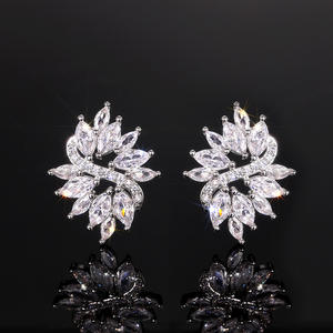 Orecchini a Perno con Fiore Bianco Champagne, Cristallo Taglio Marquise, Strass con Montatura a Griffe, Gioielli Romantici da Sposa per Donna - Product Image 3