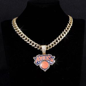Collana con Ciondolo in Smalto Iced Rhinestone KNICKS per Uomo, Stile Hip Hop, con Catena Cubana Dorata, Regalo per Tifosi Sportivi - Product Image 3