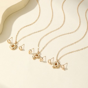 Collier avec pendentif lettre en alliage de zinc, bijoux de mode pour femmes, cadeau, pendentif alphabet anglais, ensemble de chaînes de clavicule - Product Image 5