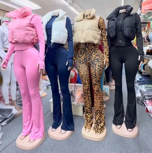 カスタムロゴ入りレディースカジュアル3点セット レディーストラックスーツ パファーベスト+ジップ付き長袖トップス+レギンス ストリート系スポーティーコーデ - Product Image 2