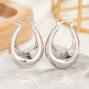 Orecchini a Goccia a Forma di U per Donne, Design Elegante e Minimalista, Gioielli alla Moda - Product Image 5