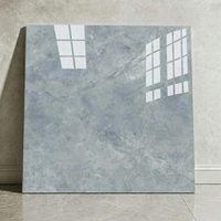 Carreaux de sol modernes en marbre veiné vert clair gris 60x60 anti-taches pour la rénovation intérieure de la maison
