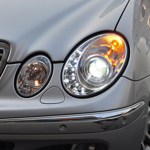 2002-2009 <span class=keywords><strong>Benz</strong></span> <span class=keywords><strong>W211</strong></span> E-CLASS <span class=keywords><strong>E200</strong></span> E240 E280 E300 E350 phares de voiture 35W nouveau boîtier noir 6000K température de couleur - Product Image 2
